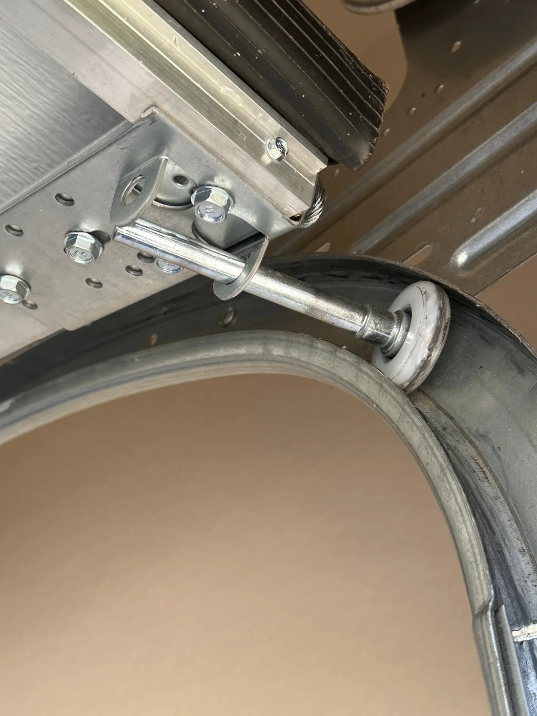 5 Warning Signs your Garage Door Needs Immediate Repair